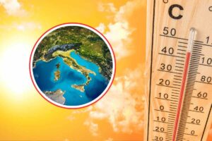 italia vista dall'alto e termometro con temperatura altissima